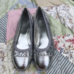 Girl’s Lands End flats - never worn!